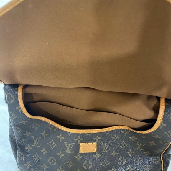 Louis Vuitton Saumer 35 Crossbody - Picture 12 of 17